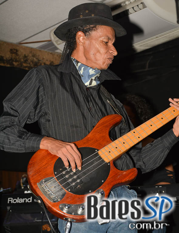 Banda Khris N Rock, Os Spoilers e convidados agitaram o palco do Café Aurora Banda Khris N Rock, Os Spoilers e convidados agitaram o palco do Café Aurora