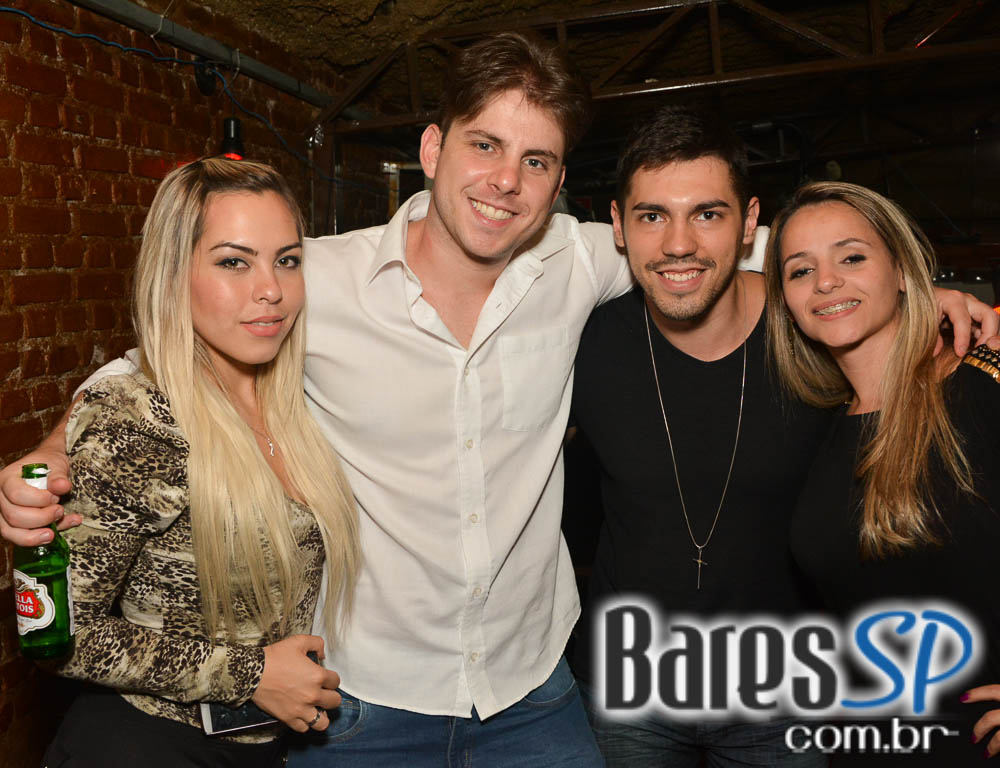 Banda Khris N Rock, Os Spoilers e convidados agitaram o palco do Café Aurora Banda Khris N Rock, Os Spoilers e convidados agitaram o palco do Café Aurora