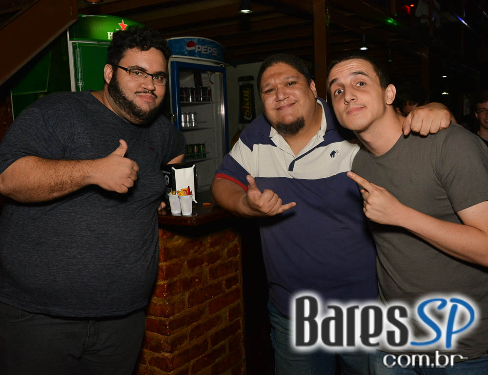 Banda Khris N Rock, Os Spoilers e convidados agitaram o palco do Café Aurora Banda Khris N Rock, Os Spoilers e convidados agitaram o palco do Café Aurora