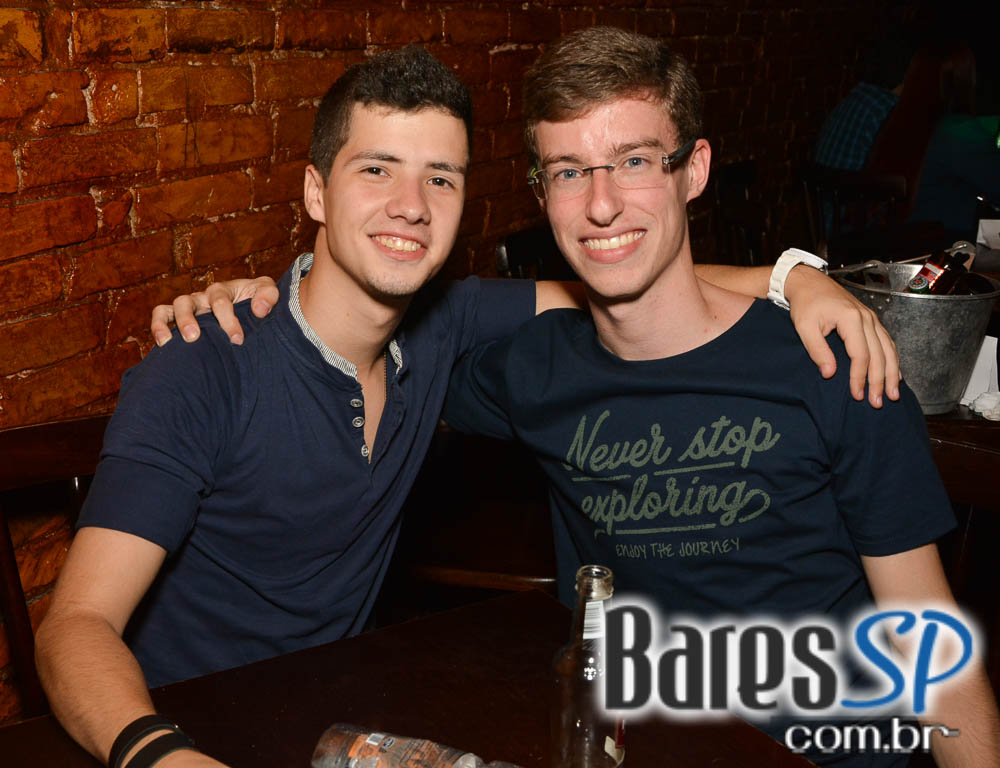 Banda Khris N Rock, Os Spoilers e convidados agitaram o palco do Café Aurora Banda Khris N Rock, Os Spoilers e convidados agitaram o palco do Café Aurora