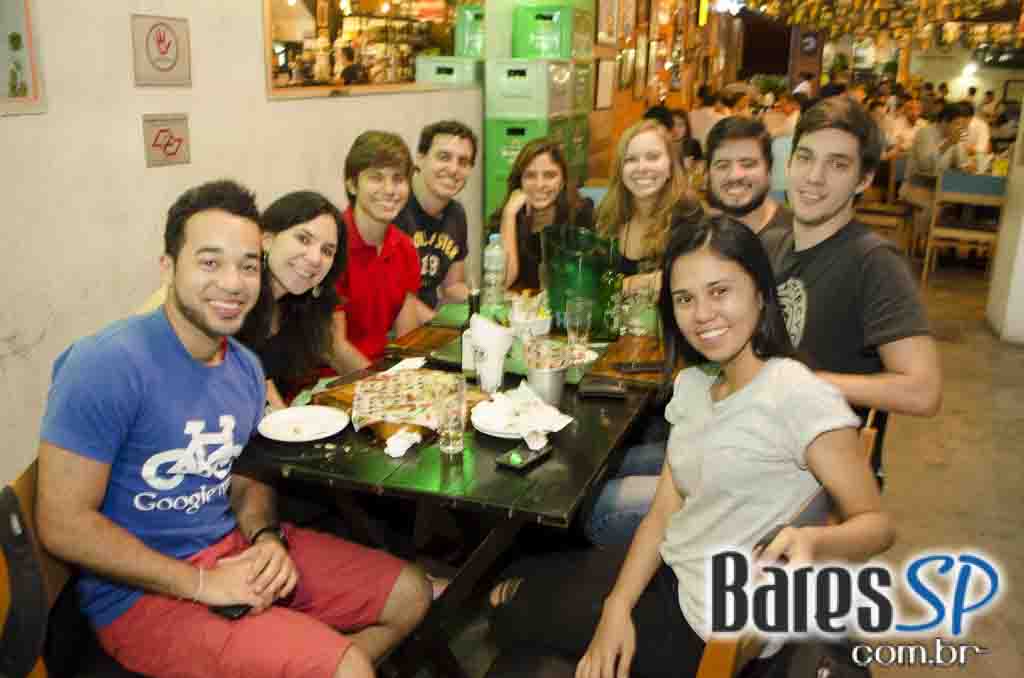 Bottled Dog ofereceu ambiente descontraído e cardápio variado no Itaim Bibi Bottled Dog ofereceu ambiente descontraído e cardápio variado no Itaim Bibi