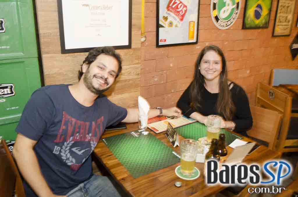 Bottled Dog ofereceu ambiente descontraído e cardápio variado no Itaim Bibi Bottled Dog ofereceu ambiente descontraído e cardápio variado no Itaim Bibi