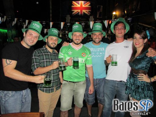 Old Town realizou festa de St. Patricks com Gaita de Fole e promoções de cervejas em dobro