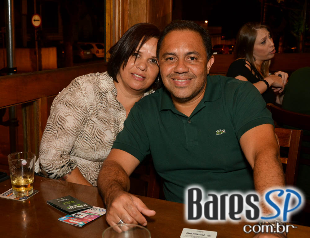 Old Town ofereceu cardápio variado de lanches e diferentes rótulos de cervejas Old Town ofereceu cardápio variado de lanches e diferentes rótulos de cervejas