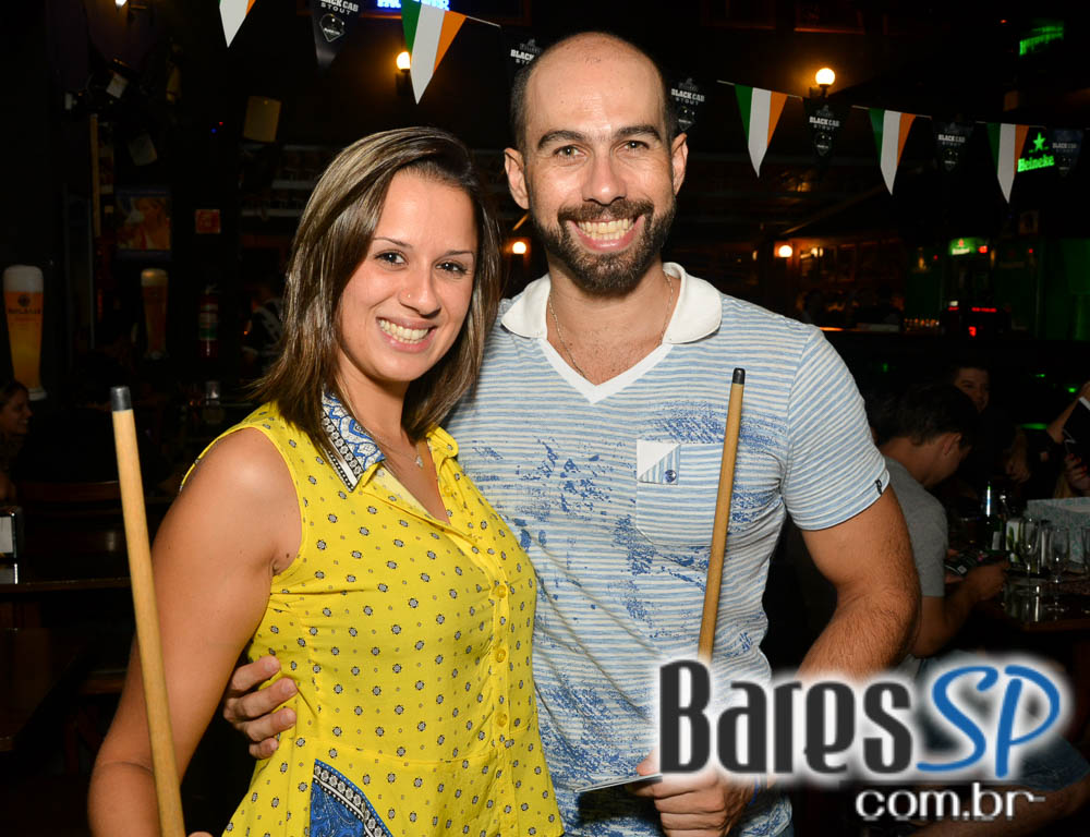 Old Town ofereceu cardápio variado de lanches e diferentes rótulos de cervejas Old Town ofereceu cardápio variado de lanches e diferentes rótulos de cervejas