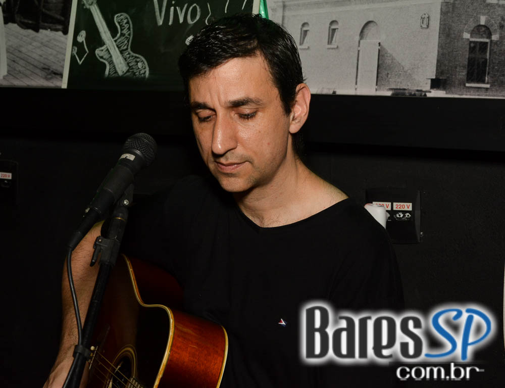 Old Town ofereceu cardápio variado de lanches e diferentes rótulos de cervejas Old Town ofereceu cardápio variado de lanches e diferentes rótulos de cervejas