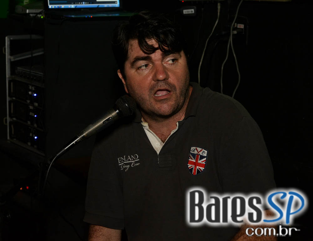 Old Town ofereceu cardápio variado de lanches e diferentes rótulos de cervejas Old Town ofereceu cardápio variado de lanches e diferentes rótulos de cervejas