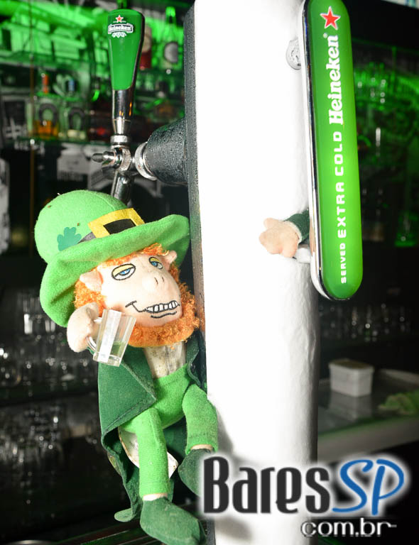 Old Town ofereceu cardápio variado de lanches e diferentes rótulos de cervejas Old Town ofereceu cardápio variado de lanches e diferentes rótulos de cervejas