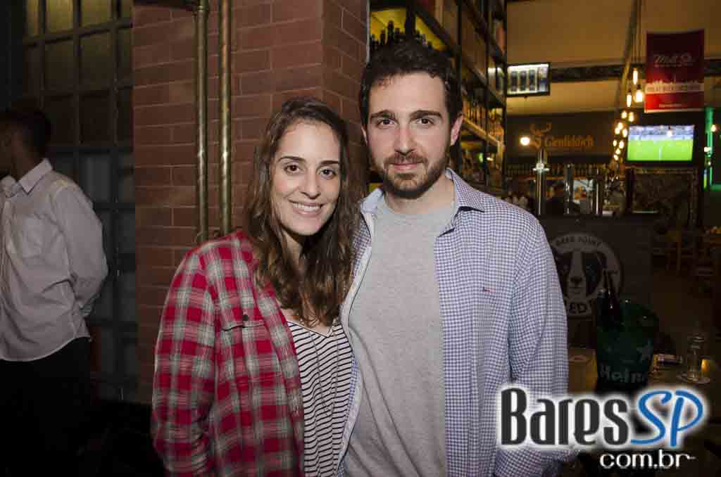 Bottled Dog ofereceu ambiente descontraído e cardápio variado todos os dias no Itaim Bibi Bottled Dog ofereceu ambiente descontraído e cardápio variado todos os dias no Itaim Bibi