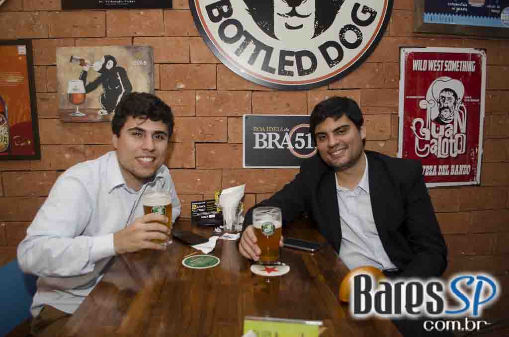 Bottled Dog ofereceu ambiente descontraído e cardápio variado todos os dias no Itaim Bibi Bottled Dog ofereceu ambiente descontraído e cardápio variado todos os dias no Itaim Bibi