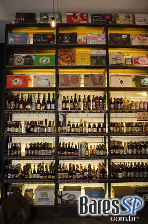 Bottled Dog ofereceu ambiente descontraído e cardápio variado todos os dias no Itaim Bibi Bottled Dog ofereceu ambiente descontraído e cardápio variado todos os dias no Itaim Bibi