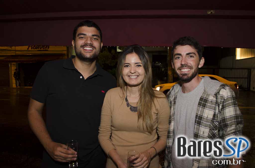 Bottled Dog ofereceu ambiente descontraído e cardápio variado todos os dias no Itaim Bibi Bottled Dog ofereceu ambiente descontraído e cardápio variado todos os dias no Itaim Bibi