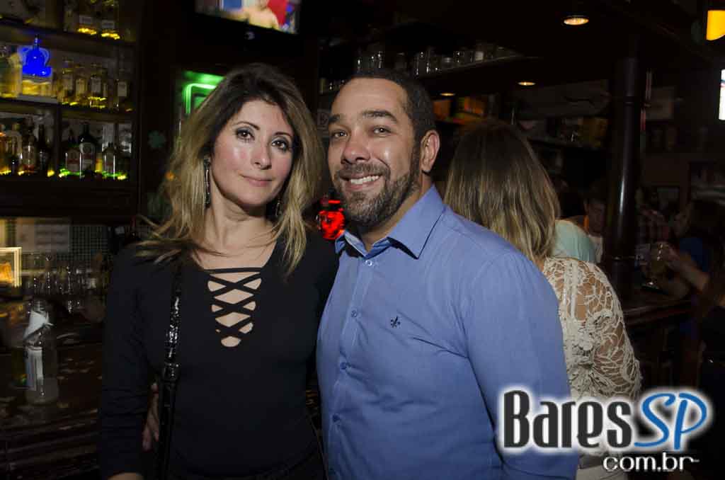 Banda Insônica se apresentou no Rhino Pub e agitou a noite do público Banda Insônica se apresentou no Rhino Pub e agitou a noite do público