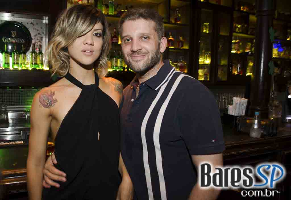 Banda Insônica se apresentou no Rhino Pub e agitou a noite do público Banda Insônica se apresentou no Rhino Pub e agitou a noite do público