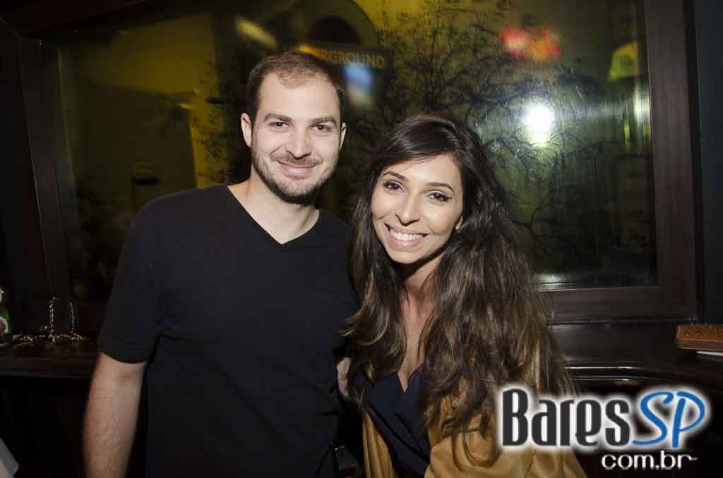 Banda Insônica se apresentou no Rhino Pub e agitou a noite do público Banda Insônica se apresentou no Rhino Pub e agitou a noite do público