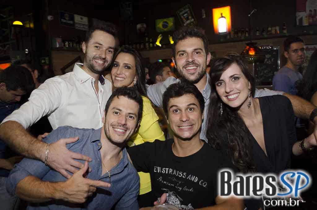 Banda Insônica se apresentou no Rhino Pub e agitou a noite do público Banda Insônica se apresentou no Rhino Pub e agitou a noite do público