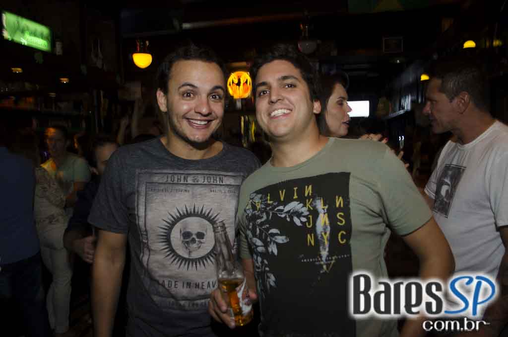 Banda Insônica se apresentou no Rhino Pub e agitou a noite do público Banda Insônica se apresentou no Rhino Pub e agitou a noite do público