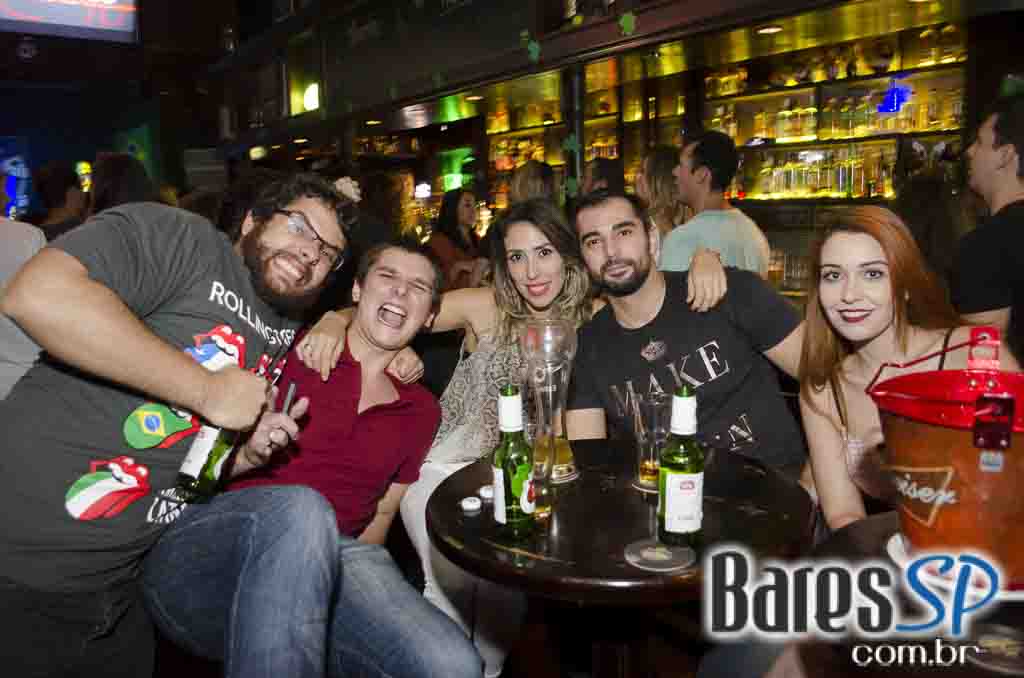 Banda Insônica se apresentou no Rhino Pub e agitou a noite do público Banda Insônica se apresentou no Rhino Pub e agitou a noite do público