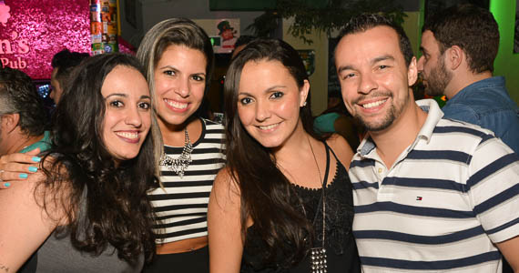 Os agitos da banda Acullia no sábado do St. John's Irish Pub 