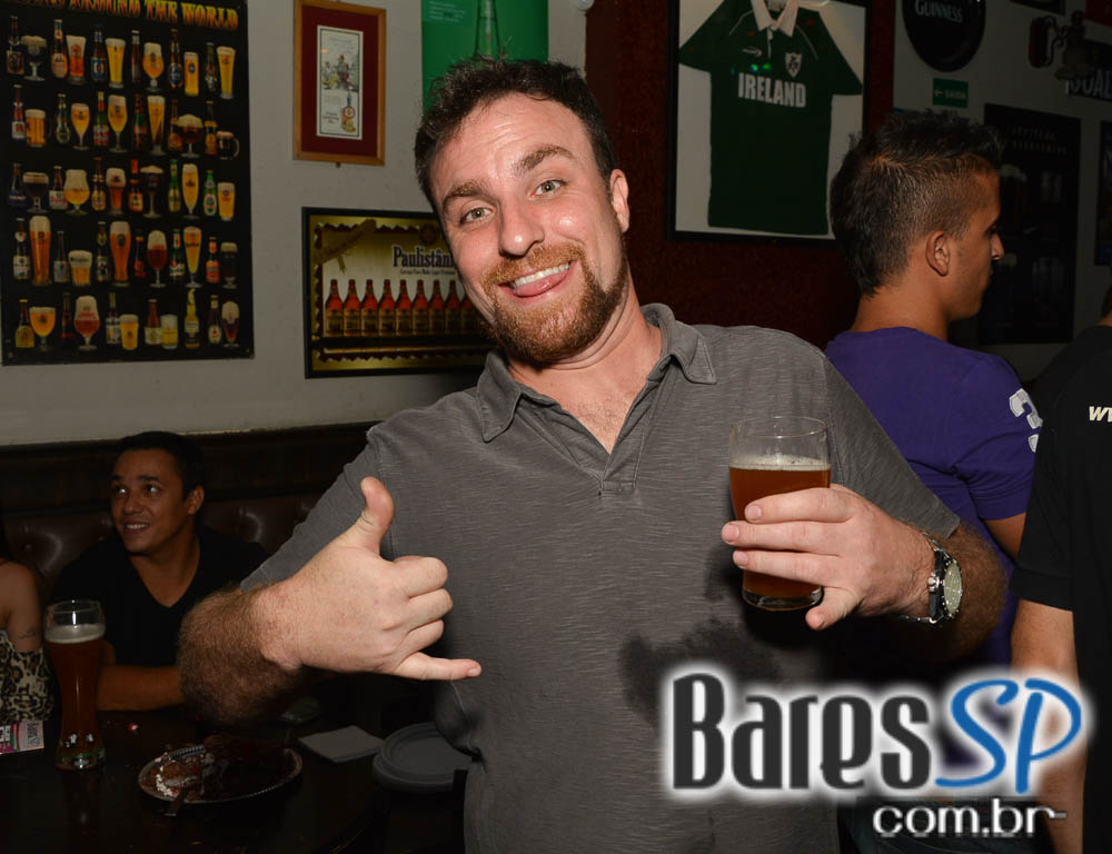 Os agitos da banda Acullia no sábado do St. John's Irish Pub Os agitos da banda Acullia no sábado do St. John's Irish Pub