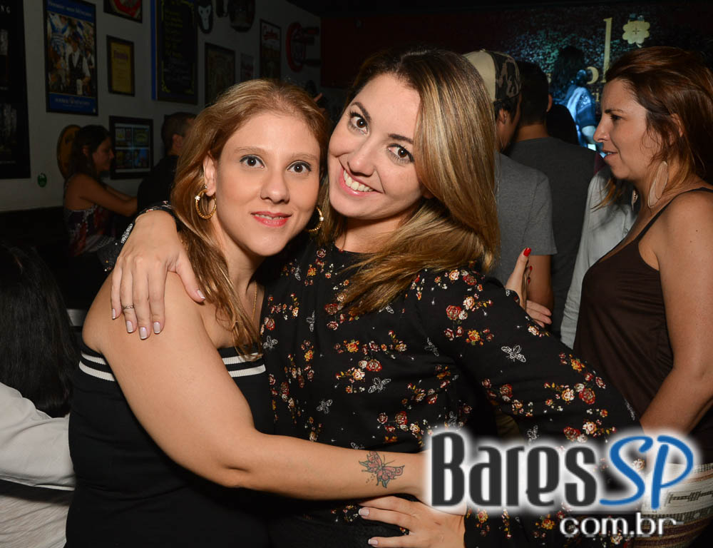 Os agitos da banda Acullia no sábado do St. John's Irish Pub Os agitos da banda Acullia no sábado do St. John's Irish Pub