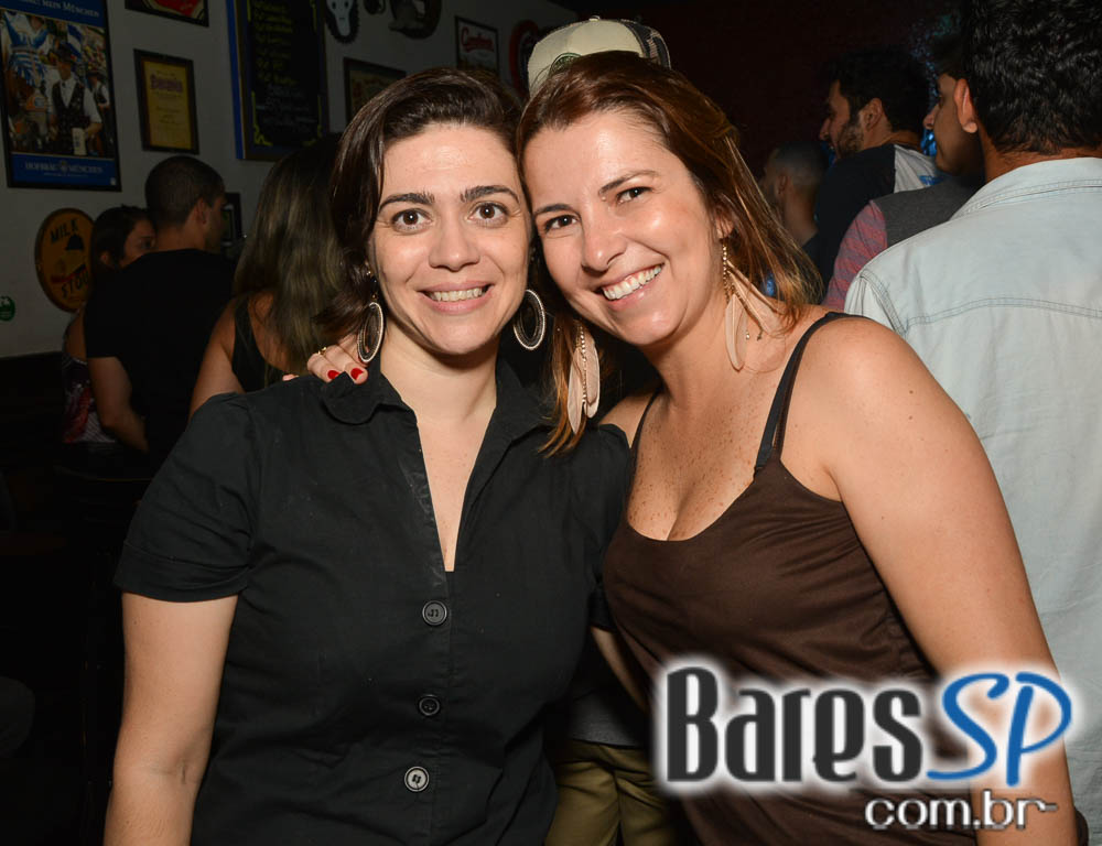 Os agitos da banda Acullia no sábado do St. John's Irish Pub Os agitos da banda Acullia no sábado do St. John's Irish Pub