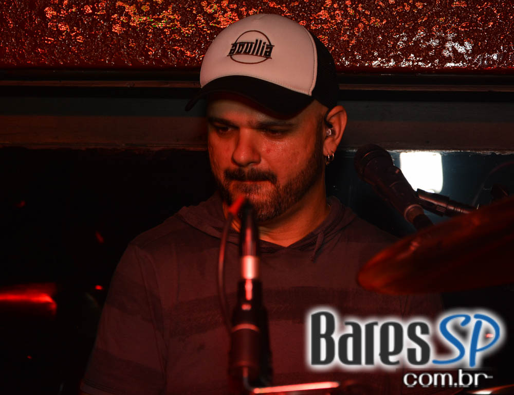 Os agitos da banda Acullia no sábado do St. John's Irish Pub Os agitos da banda Acullia no sábado do St. John's Irish Pub