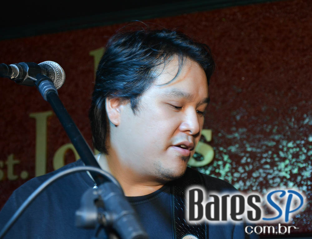 Os agitos da banda Acullia no sábado do St. John's Irish Pub Os agitos da banda Acullia no sábado do St. John's Irish Pub