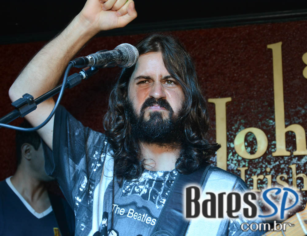 Os agitos da banda Acullia no sábado do St. John's Irish Pub Os agitos da banda Acullia no sábado do St. John's Irish Pub