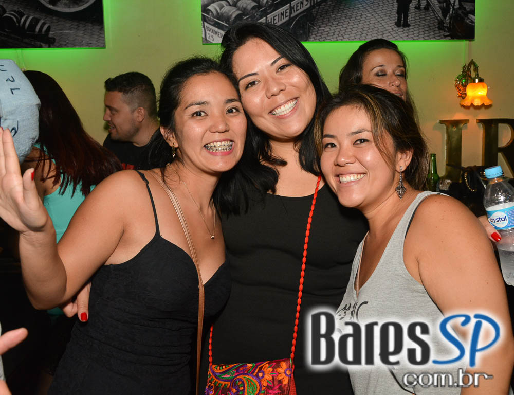 Os agitos da banda Acullia no sábado do St. John's Irish Pub Os agitos da banda Acullia no sábado do St. John's Irish Pub