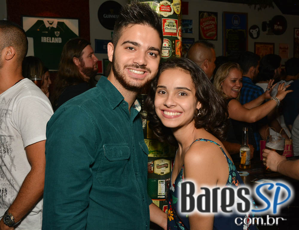 Os agitos da banda Acullia no sábado do St. John's Irish Pub Os agitos da banda Acullia no sábado do St. John's Irish Pub