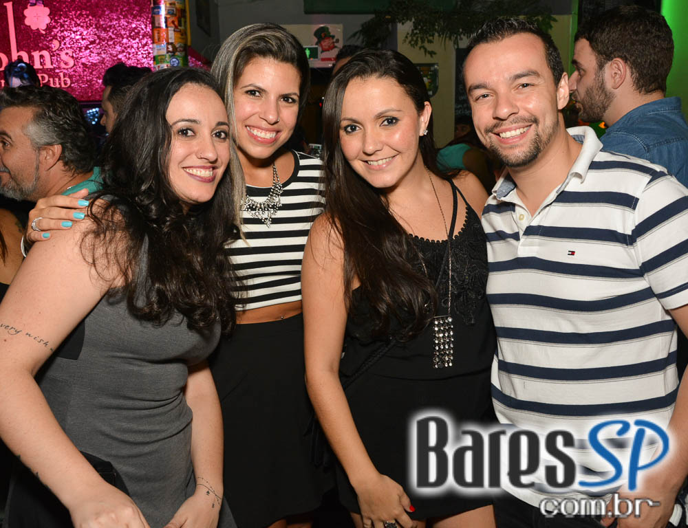 Os agitos da banda Acullia no sábado do St. John's Irish Pub Os agitos da banda Acullia no sábado do St. John's Irish Pub