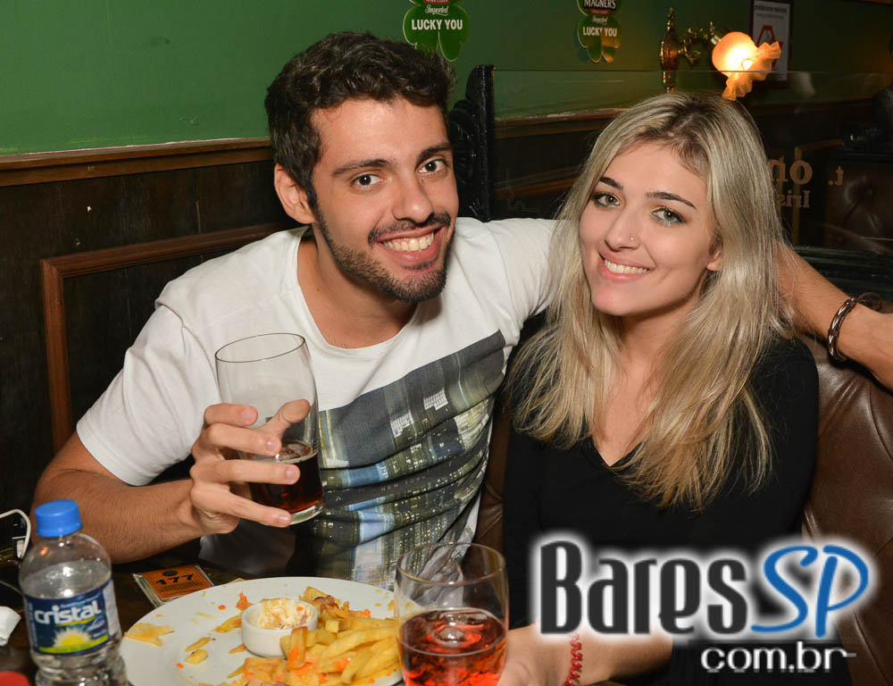 Os agitos da banda Acullia no sábado do St. John's Irish Pub Os agitos da banda Acullia no sábado do St. John's Irish Pub