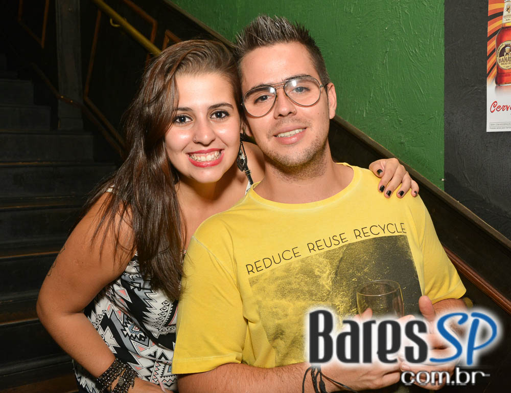 Os agitos da banda Acullia no sábado do St. John's Irish Pub Os agitos da banda Acullia no sábado do St. John's Irish Pub