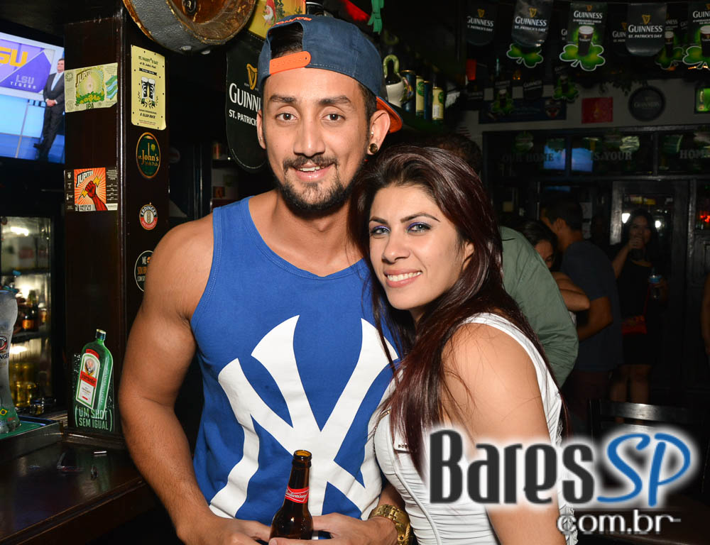 Os agitos da banda Acullia no sábado do St. John's Irish Pub Os agitos da banda Acullia no sábado do St. John's Irish Pub