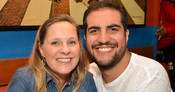 Happy Hour no Liverpool com rótulos variados de cervejas na sexta-feira