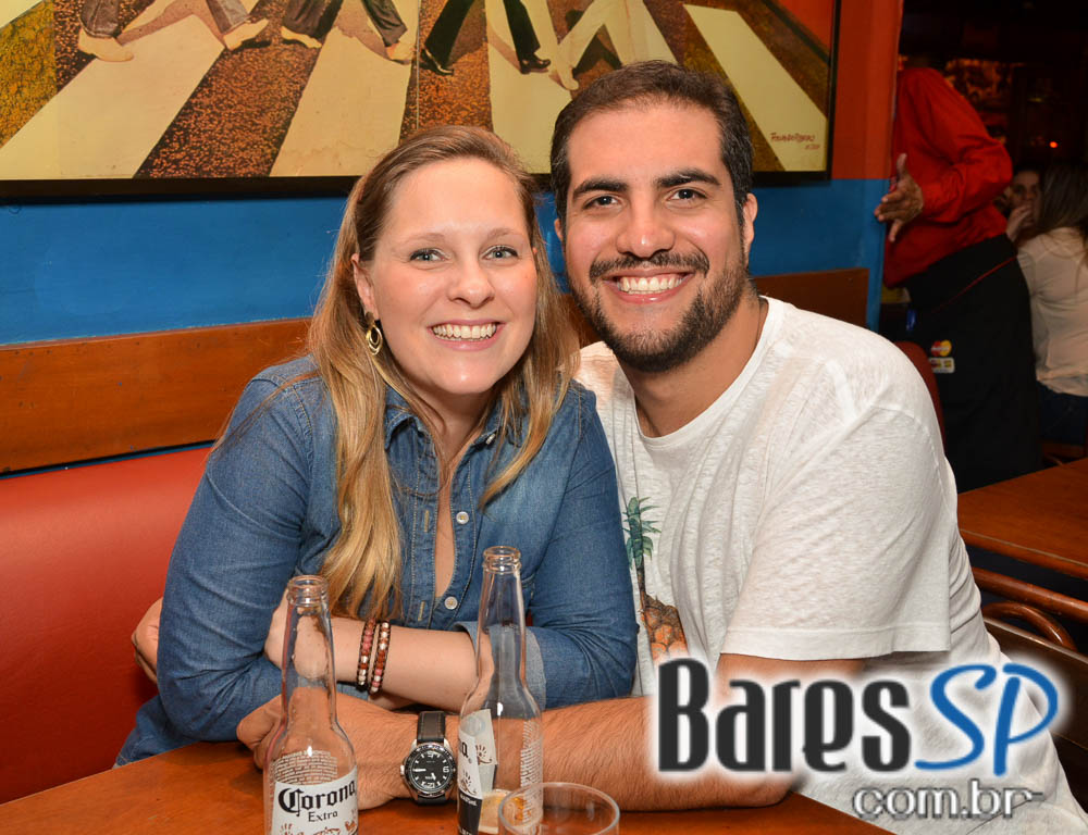 Happy Hour no Liverpool com rótulos variados de cervejas na sexta-feira Happy Hour no Liverpool com rótulos variados de cervejas na sexta-feira