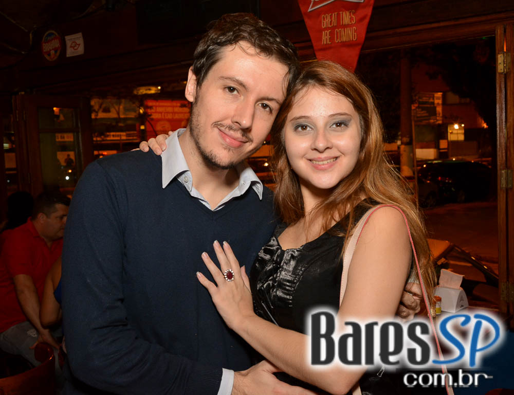 Happy Hour no Liverpool com rótulos variados de cervejas na sexta-feira Happy Hour no Liverpool com rótulos variados de cervejas na sexta-feira