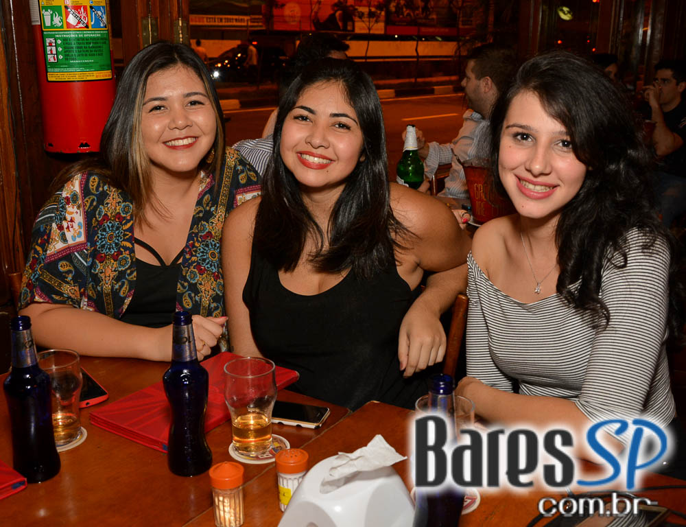 Happy Hour no Liverpool com rótulos variados de cervejas na sexta-feira Happy Hour no Liverpool com rótulos variados de cervejas na sexta-feira