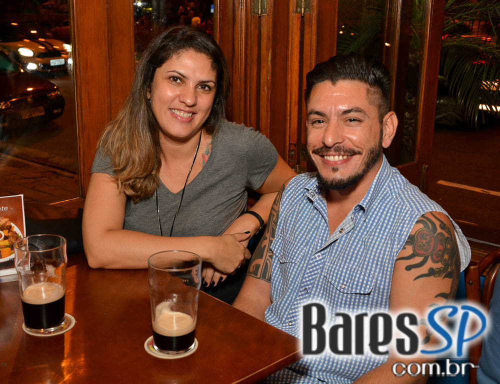 Happy Hour no Liverpool com rótulos variados de cervejas na sexta-feira Happy Hour no Liverpool com rótulos variados de cervejas na sexta-feira