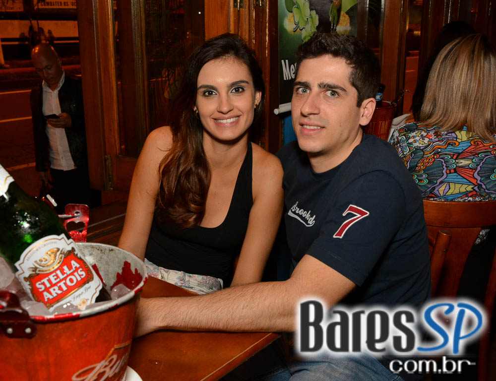 Happy Hour no Liverpool com rótulos variados de cervejas na sexta-feira Happy Hour no Liverpool com rótulos variados de cervejas na sexta-feira