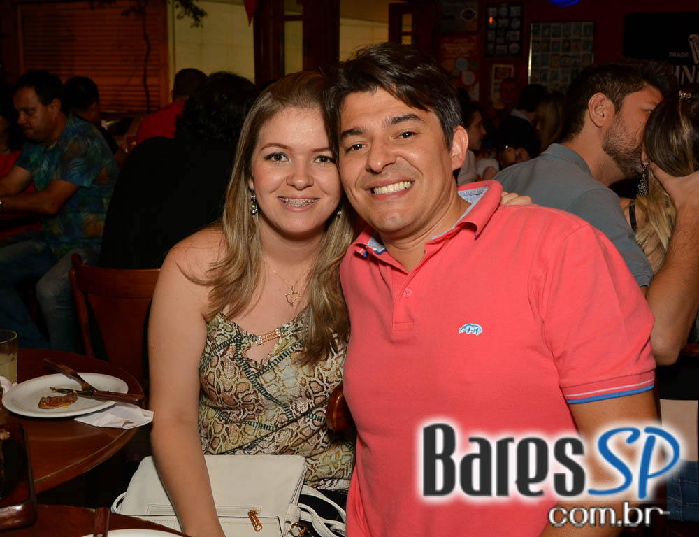 Happy Hour no Liverpool com rótulos variados de cervejas na sexta-feira Happy Hour no Liverpool com rótulos variados de cervejas na sexta-feira