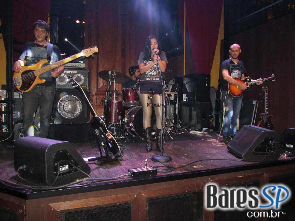 Banda Jack Joe se apresentou no palco do Bar Charles Edward e agitou a noite Banda Jack Joe se apresentou no palco do Bar Charles Edward e agitou a noite