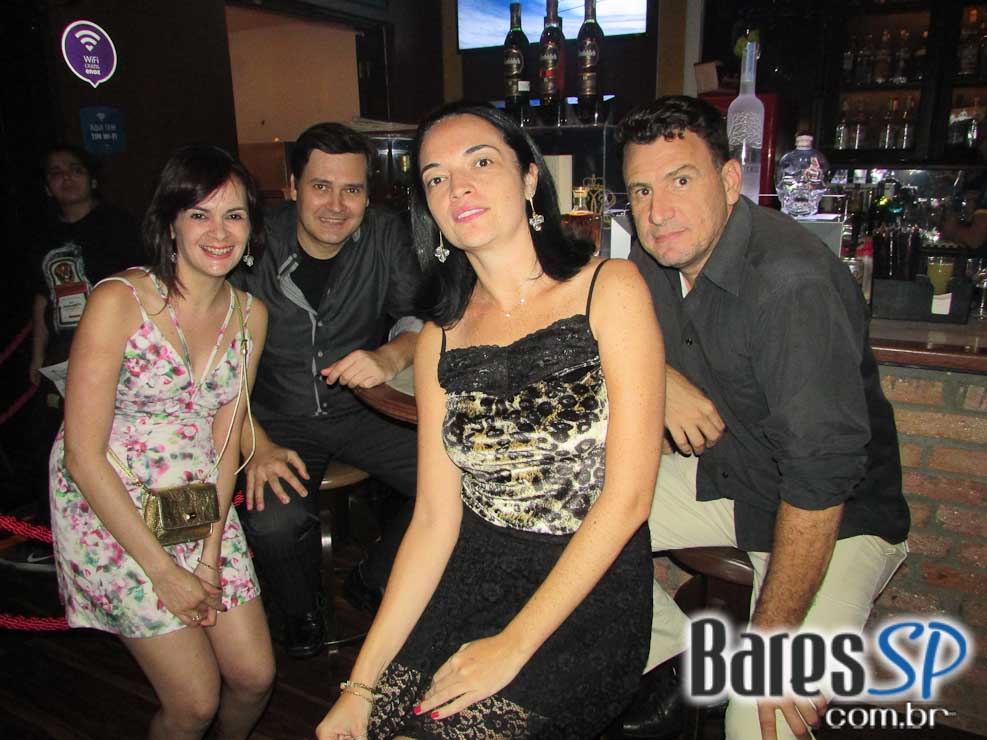 Banda Jack Joe se apresentou no palco do Bar Charles Edward e agitou a noite Banda Jack Joe se apresentou no palco do Bar Charles Edward e agitou a noite