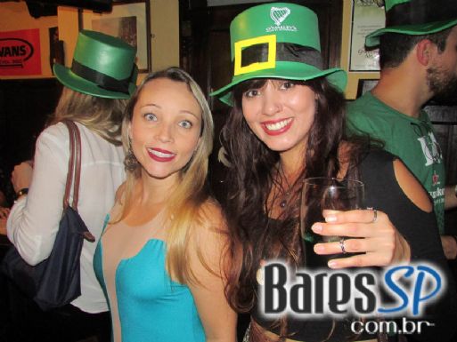 Bandas Piper e Murphys Laws comandaram o St. Patrick's Festival do O'Malley's