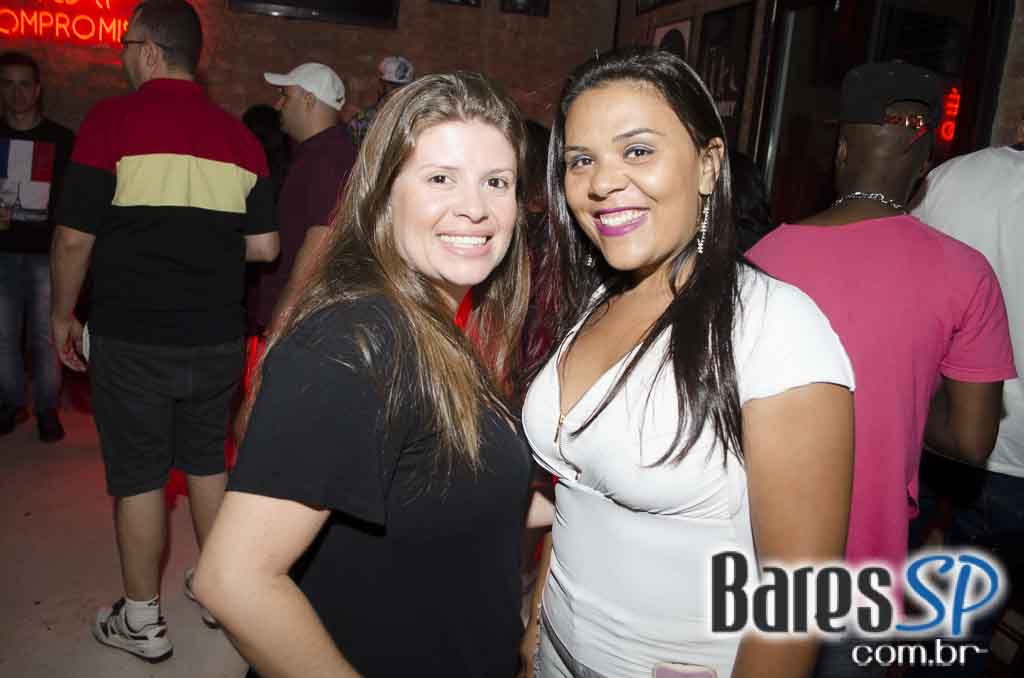 Nathy MC comandou a quinta-feira com muito rap no Quitandinha Bar Nathy MC comandou a quinta-feira com muito rap no Quitandinha Bar