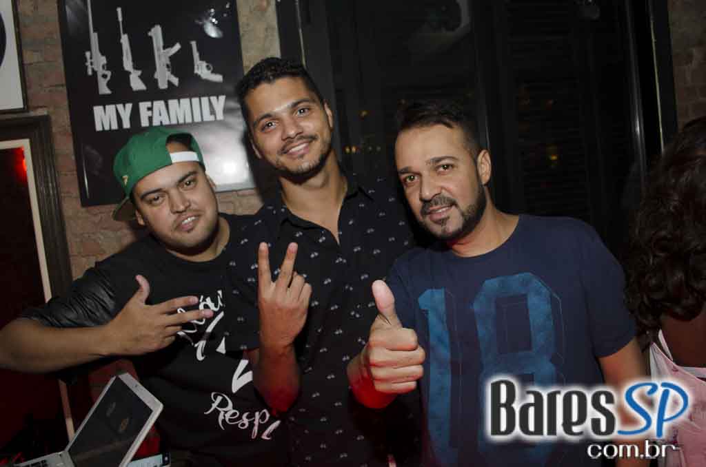 Nathy MC comandou a quinta-feira com muito rap no Quitandinha Bar Nathy MC comandou a quinta-feira com muito rap no Quitandinha Bar