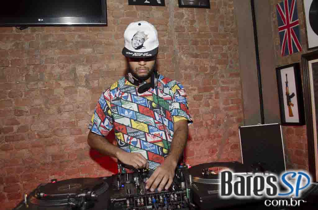 Nathy MC comandou a quinta-feira com muito rap no Quitandinha Bar Nathy MC comandou a quinta-feira com muito rap no Quitandinha Bar