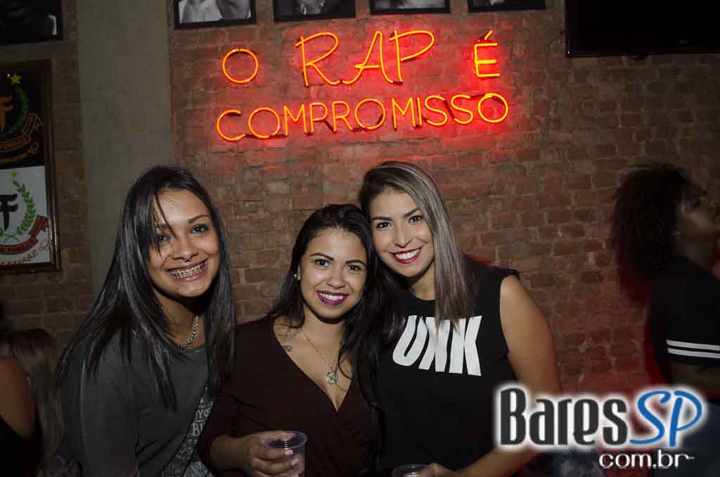 Nathy MC comandou a quinta-feira com muito rap no Quitandinha Bar Nathy MC comandou a quinta-feira com muito rap no Quitandinha Bar
