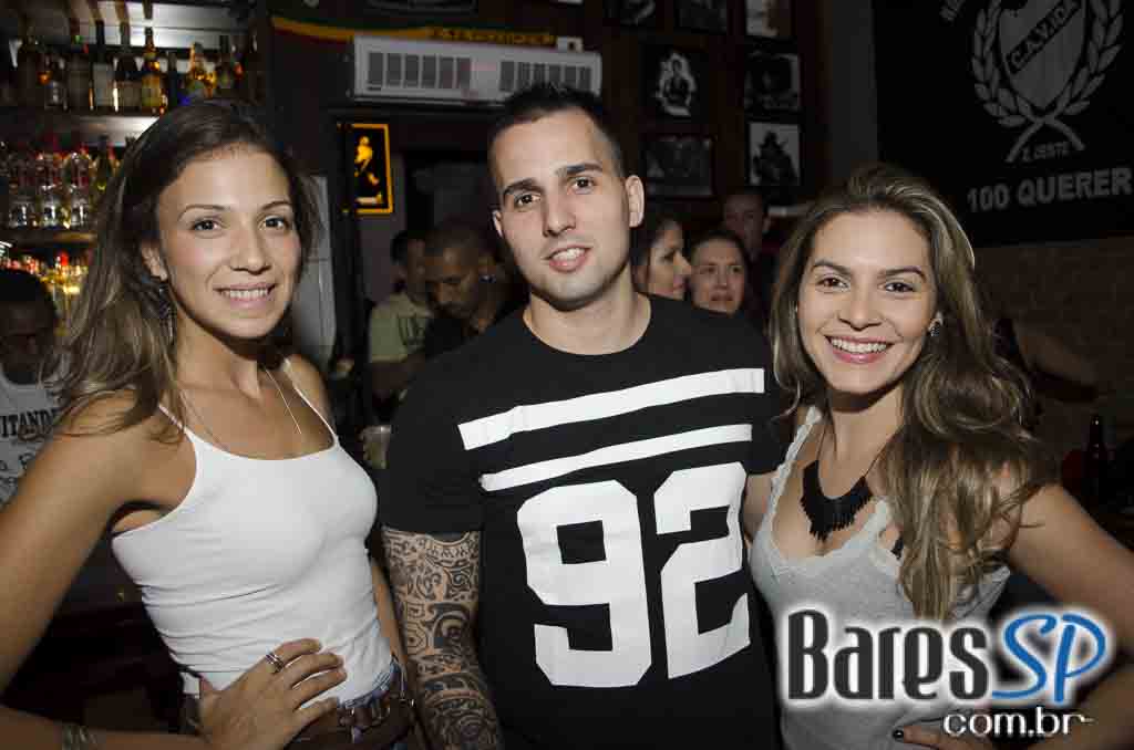 Nathy MC comandou a quinta-feira com muito rap no Quitandinha Bar Nathy MC comandou a quinta-feira com muito rap no Quitandinha Bar
